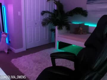 webcam girl oliviaowens live cam image #4351196