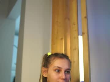 webcam girl dainty_bit live cam image #2874833