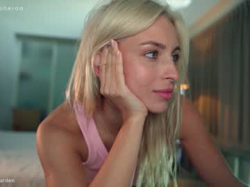 webcam girl artmosphera live cam image #4234335