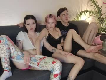 webcam couple maybe_threesome_ live cam image #5049972
