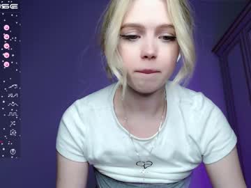 webcam girl small_blondee live cam image #3861611