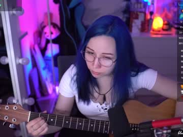 webcam girl blue_mooncat live cam image #5006385