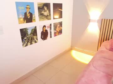 webcam girl little_effy18 live cam image #4498737
