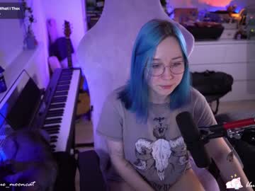 webcam girl blue_mooncat live cam image #6921155