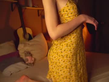 webcam girl cuteelsa_ live cam image #5985637