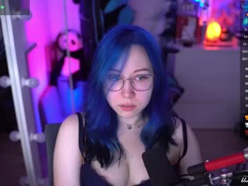 webcam girl blue_mooncat live cam image #4992317