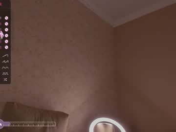 webcam girl bzzzme live cam image #6150283