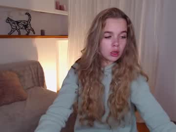 webcam girl little_kittty_ live cam image #4383540