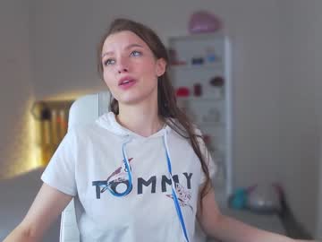 webcam girl pion_white live cam image #1522841