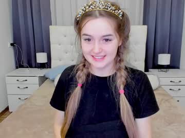 webcam girl emmika_ live cam image #3861142