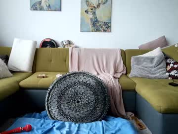 webcam girl little_mystery live cam image #2757001