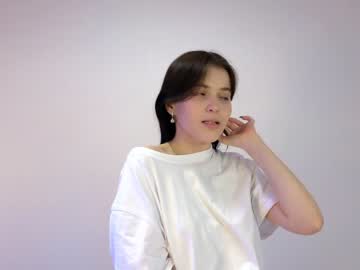 webcam girl kr1stinarrow live cam image #4808494