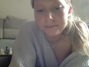 webcam girl ladybluereads live cam image #2256523
