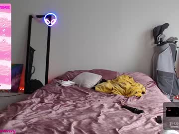 webcam girl petitebrat live cam image #4291169