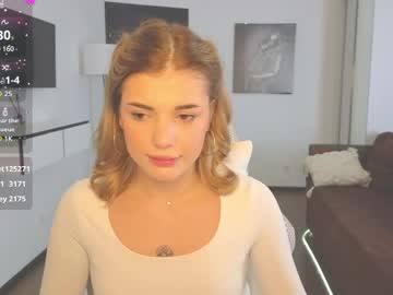 webcam girl adri_dream live cam image #7100440