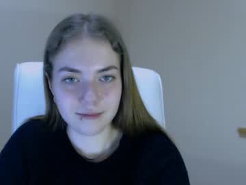 webcam girl zoey_deuttch live cam image #3730531