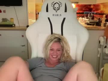 webcam girl kiradivine live cam image #4484565