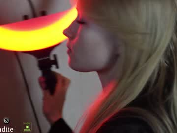 webcam girl bestblondiiecb live cam image #6269457