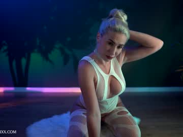 webcam girl provocatrixx live cam image #3046758
