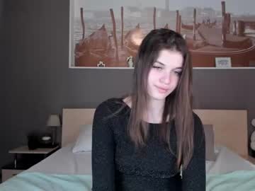 webcam girl sof1a_shy live cam image #3585697