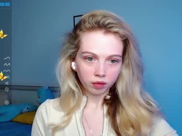 webcam girl small_blondee live cam image #3837994