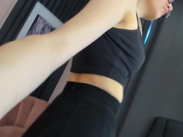 webcam girl emily_barness live cam image #2583840