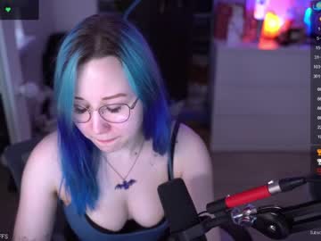 webcam girl blue_mooncat live cam image #4680294