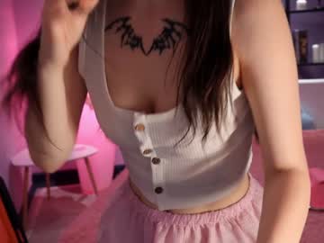 webcam girl ella_knockers_xl live cam image #2297485
