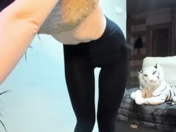 webcam girl sofiaandwonderland live cam image #2944883