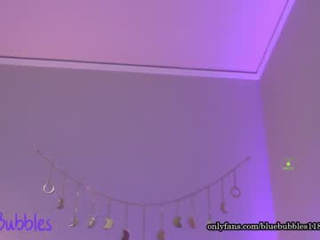 webcam girl blue_bubbles118 live cam image #2172684