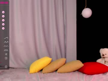 webcam girl small_blondee live cam image #2529052