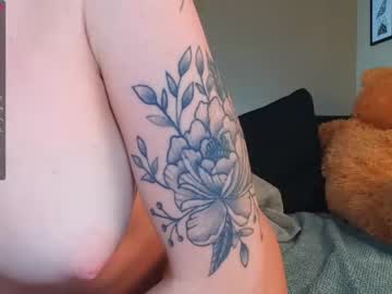 webcam girl khloeexoxo live cam image #3349043