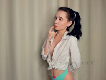 webcam girl riskyproject live cam image #6577659