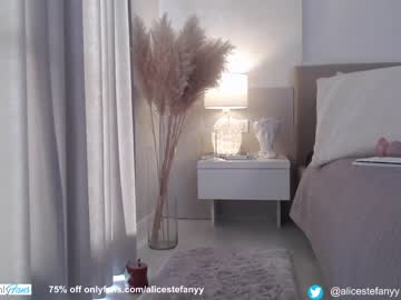 webcam girl smileyouarehere live cam image #5750275