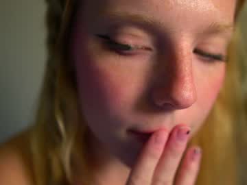 webcam girl crimsonxrapture live cam image #289652