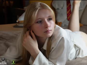 webcam girl bestblondiiecb live cam image #6518557