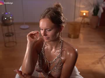 webcam girl chillwithkira live cam image #4905730