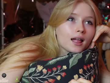 webcam girl bestblondiiecb live cam image #6341351