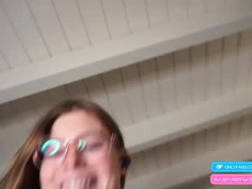webcam girl chloewildd live cam image #3633089