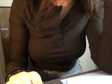 webcam girl lillyandhertoyy live cam image #6275297