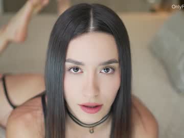 webcam girl emyii live cam image #5063249