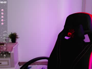 webcam girl small_blondee live cam image #3861991