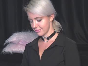 webcam girl xtina__ live cam image #2833916
