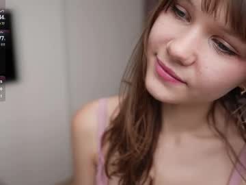 webcam girl little_lolla18 live cam image #7041818
