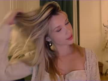 webcam girl bitter_moon live cam image #3583988