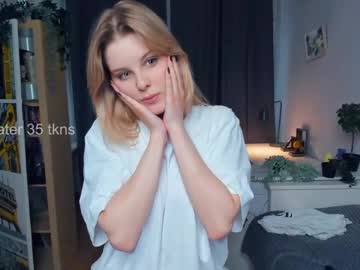 webcam girl intimacy_scene live cam image #7009588