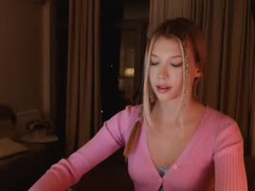 webcam girl bitter_moon live cam image #2480188