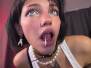 webcam girl blue_shine_ live cam image #7049316