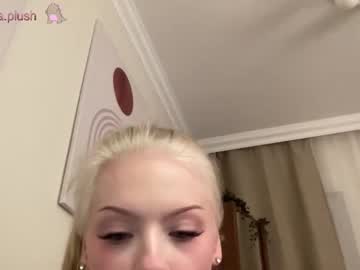 webcam girl sonyaplush live cam image #4342887