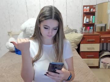 webcam girl emmika_ live cam image #2819190